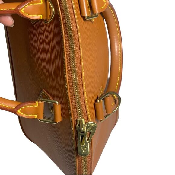 LOUIS VUITTON Authentic Epi Alma PM - Picture 8 of 15